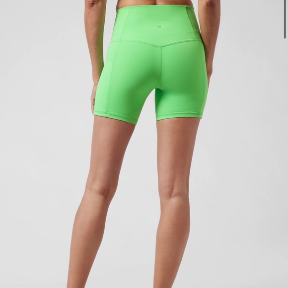 ATHLETA Salutation stash pocket II 5” short NWT neon Aloe - Picture 10 of 12